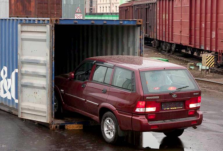 Доставка жд контейнером машины  из Тюмени в Краснодар